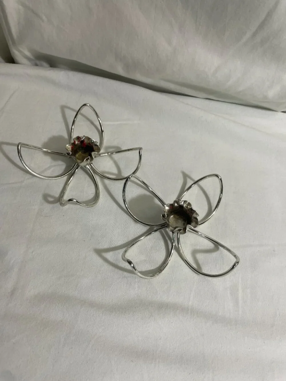 Set of 2 Modern Silver Tone Flower Metal Tealight Candle Holders Floral Decor